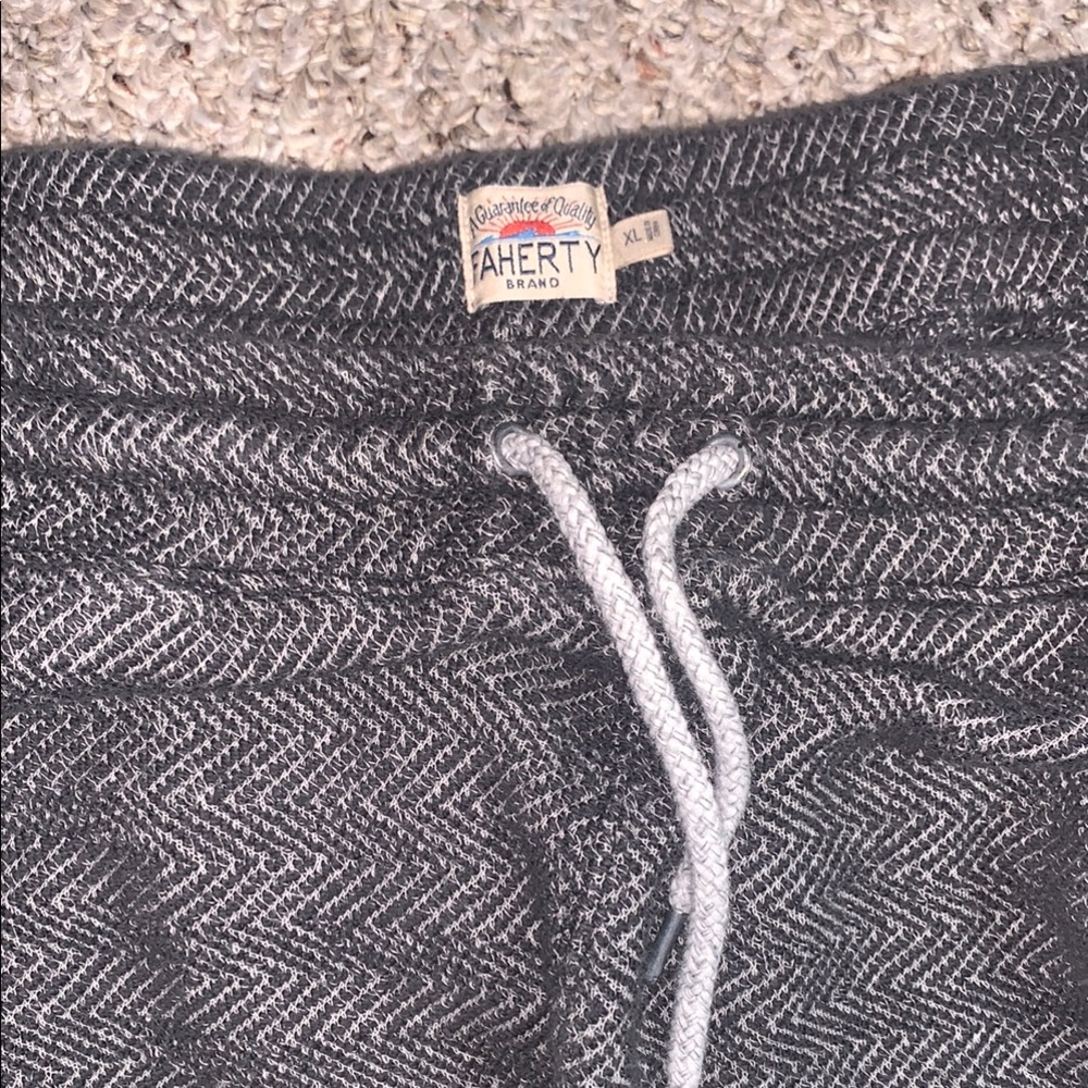 Faherty - Men's Gray Herringbone Shorts - Picture 4 of 6